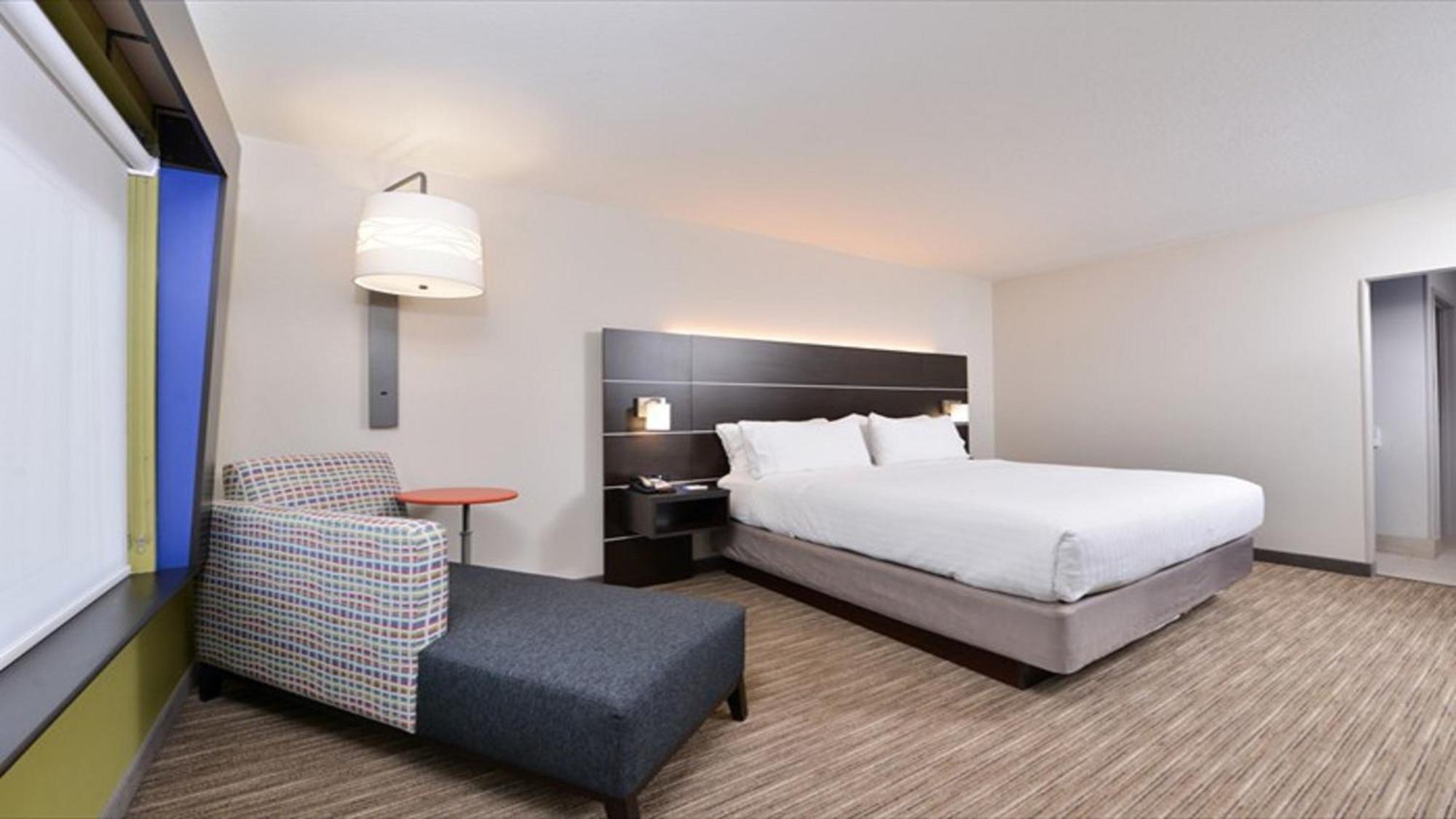 Holiday Inn Express & Suites - Parkersburg East By Ihg Exterior foto