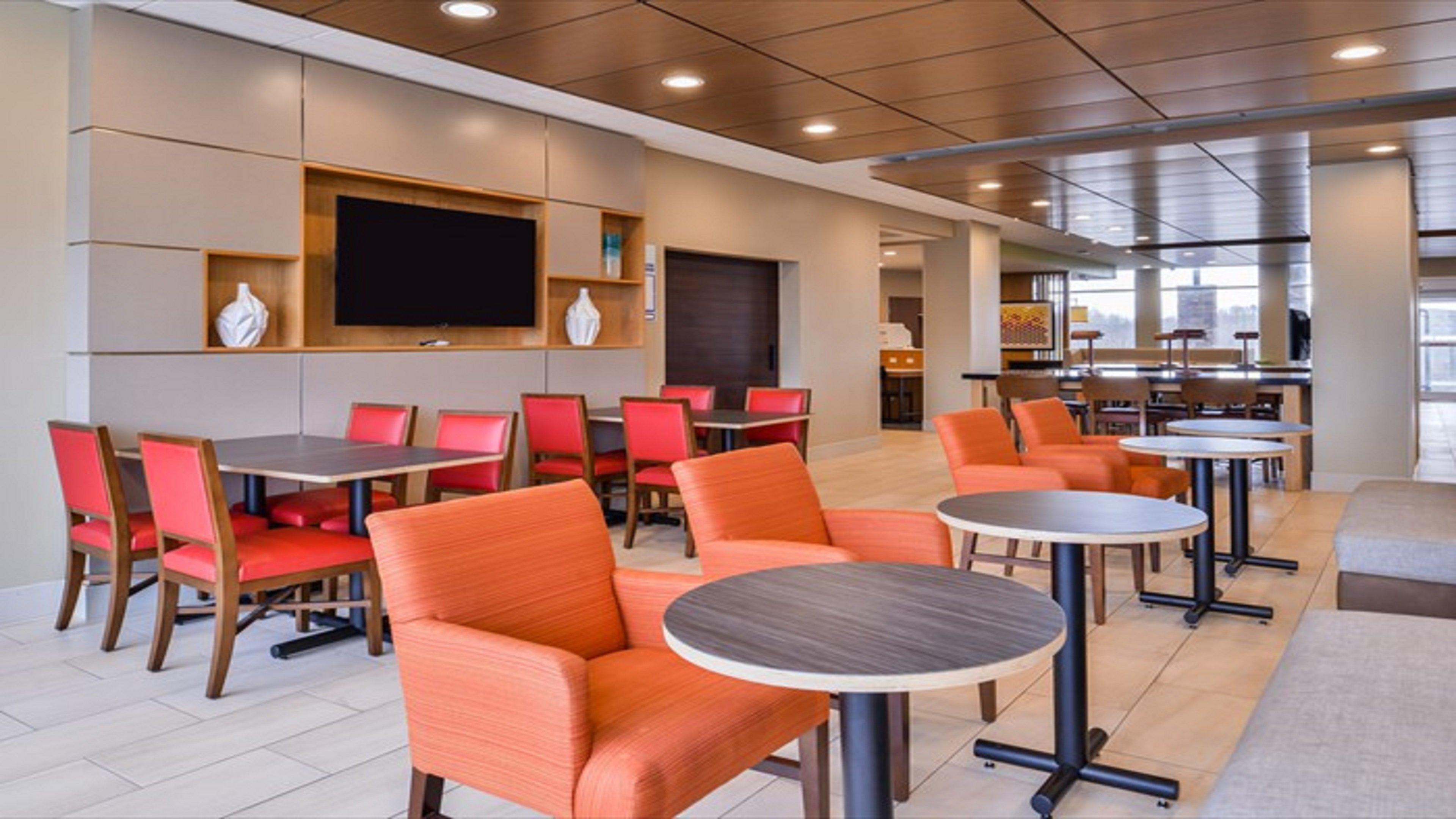 Holiday Inn Express & Suites - Parkersburg East By Ihg Exterior foto