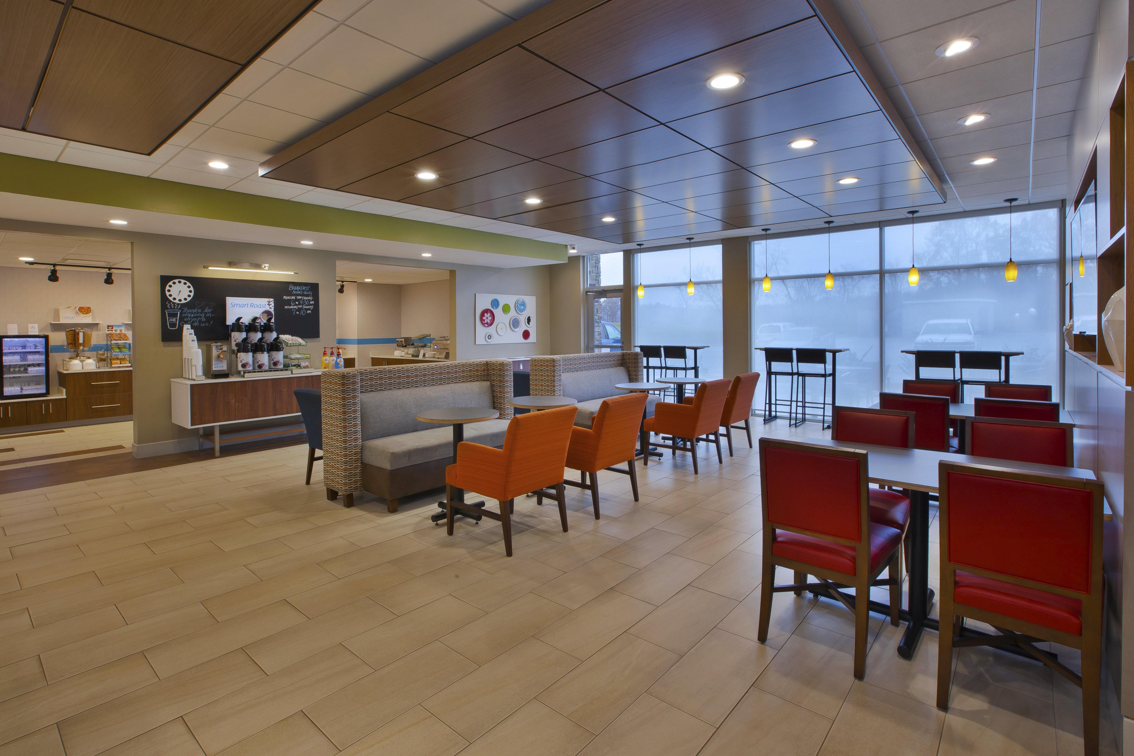 Holiday Inn Express & Suites - Parkersburg East By Ihg Exterior foto