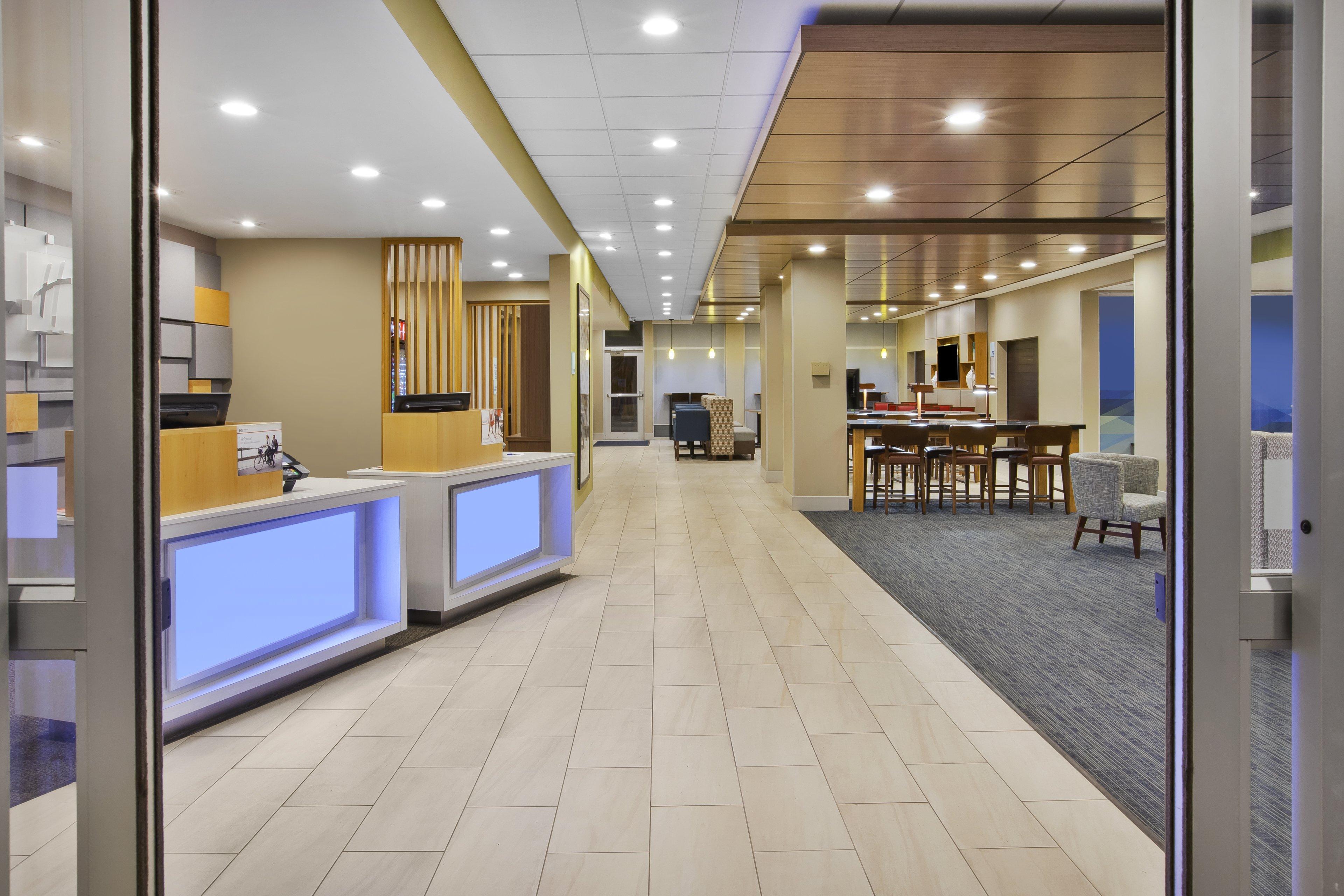 Holiday Inn Express & Suites - Parkersburg East By Ihg Exterior foto