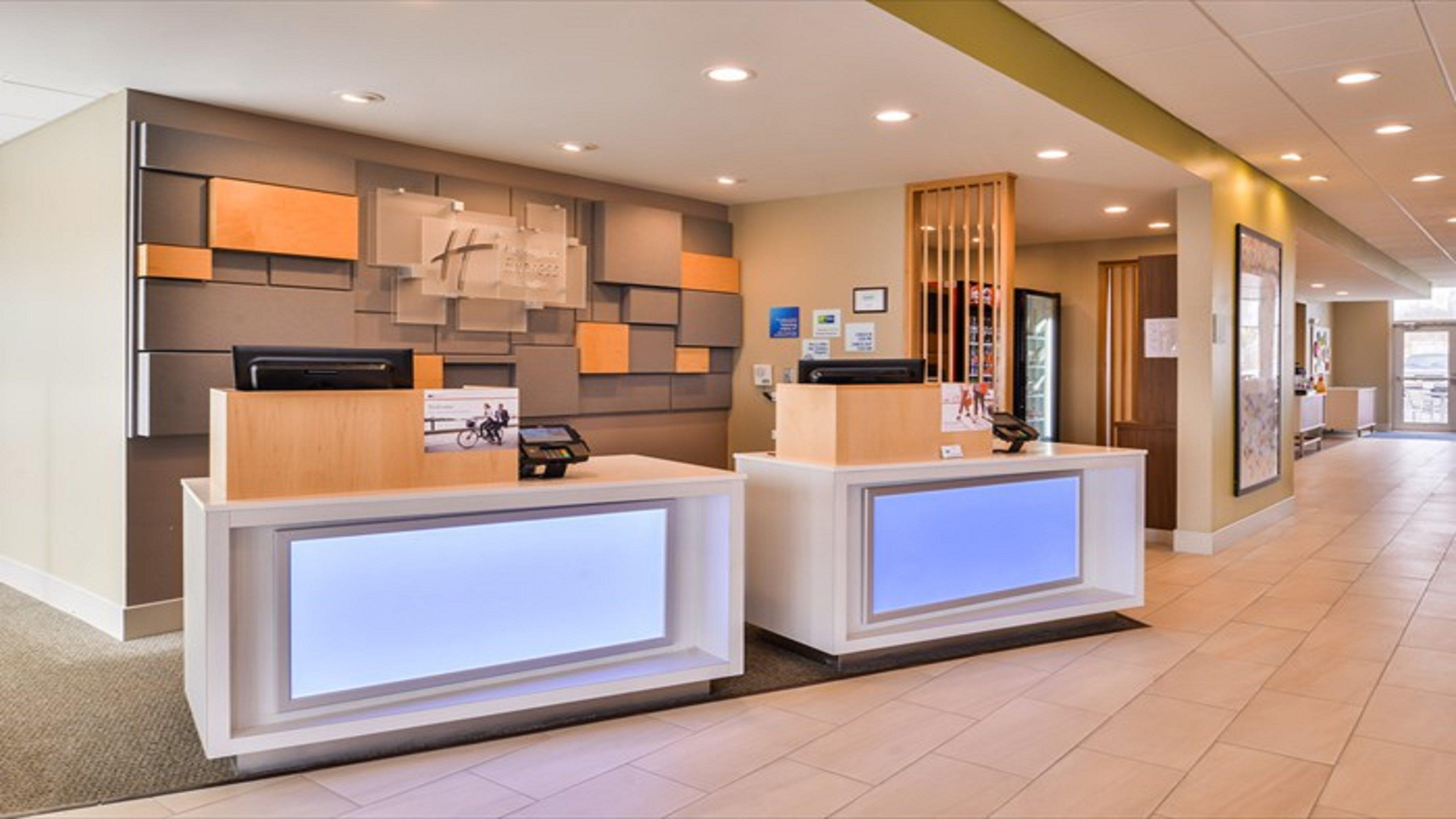 Holiday Inn Express & Suites - Parkersburg East By Ihg Exterior foto