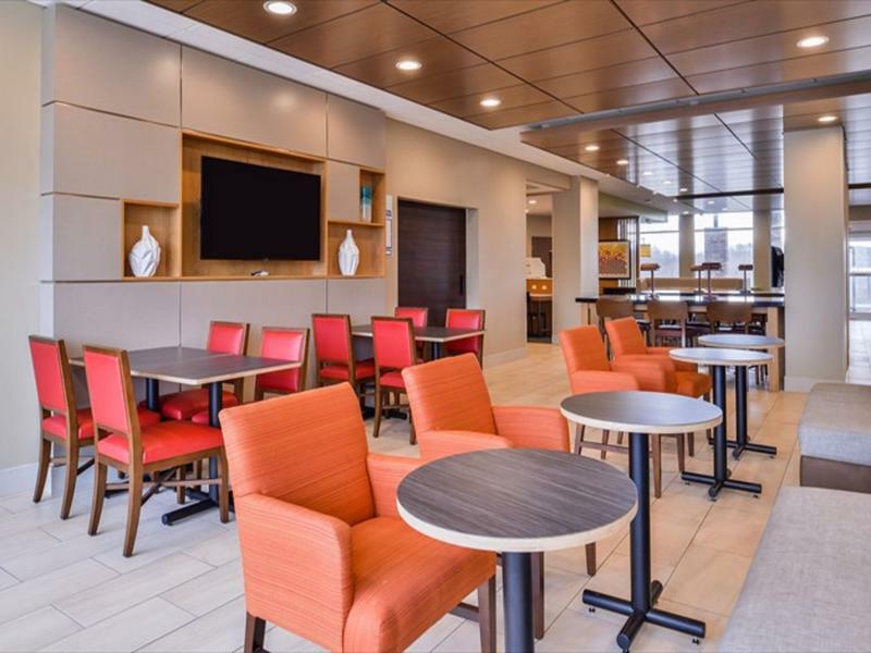 Holiday Inn Express & Suites - Parkersburg East By Ihg Exterior foto