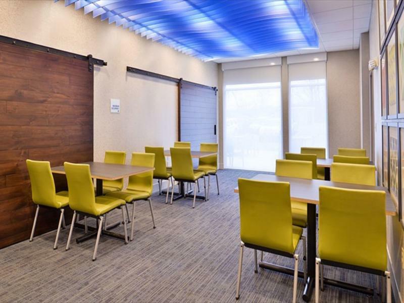 Holiday Inn Express & Suites - Parkersburg East By Ihg Exterior foto