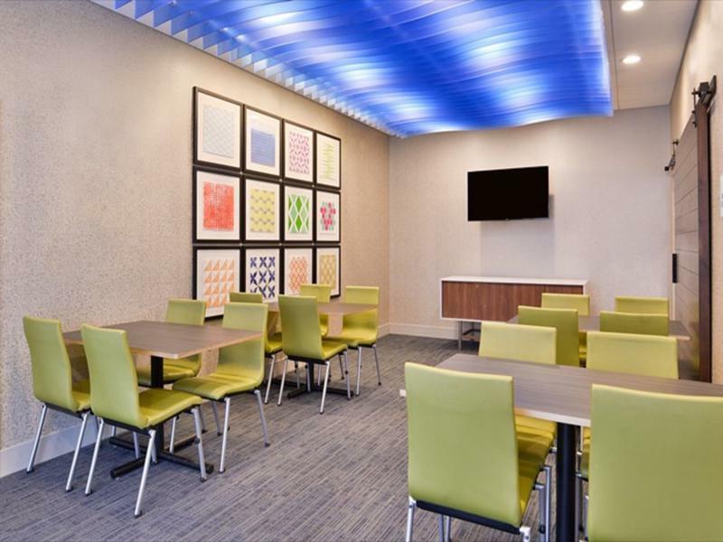 Holiday Inn Express & Suites - Parkersburg East By Ihg Exterior foto