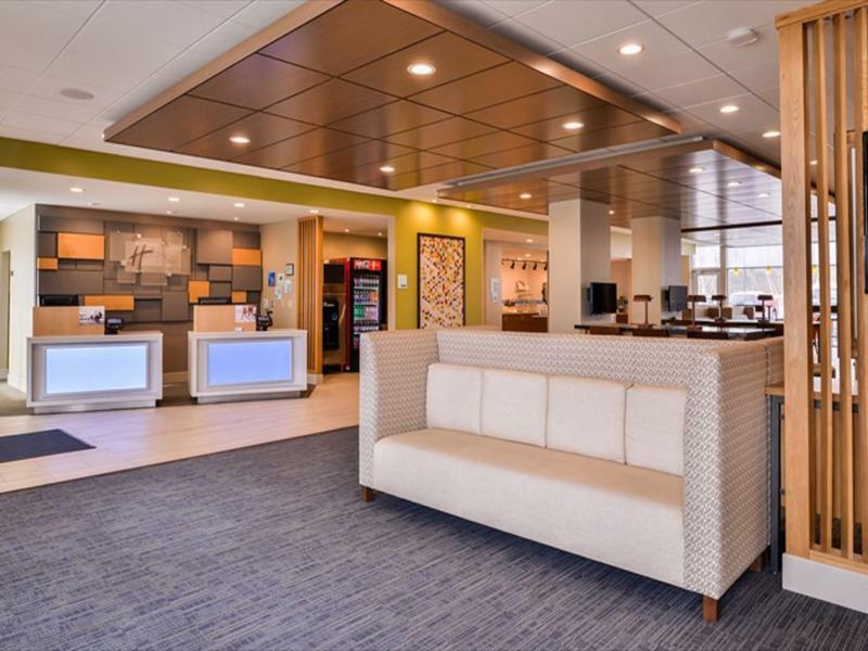 Holiday Inn Express & Suites - Parkersburg East By Ihg Exterior foto